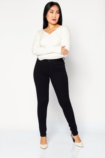 Guess Women Skinny Fit Solid Jeans, Black