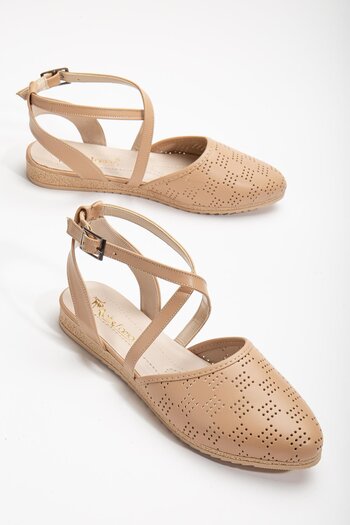 Dilimler Ayakkabı Nude Women's Ballerinas with Laser Printed Cross Helmet on the Face