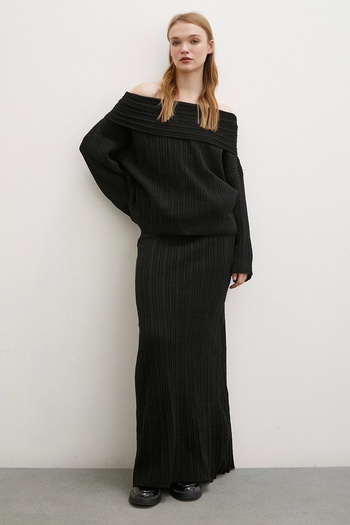 Never more Madonna Collar Black Skirt Set