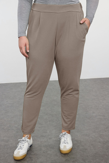Trendyol Curve Πλεκτό παντελόνι μεγάλου μεγέθους Mink Carrot Fit TBBAW25AR00002
