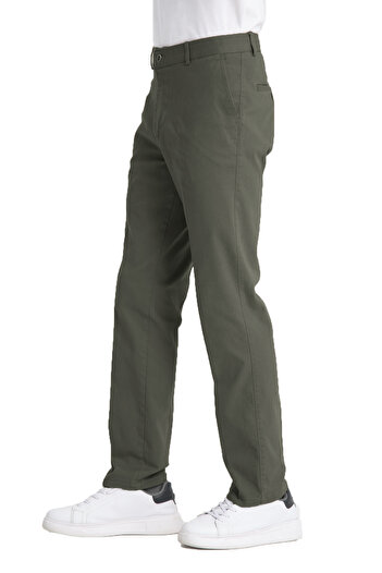Varetta Men's Green Pocketed Casual Chino Regular Cut Lycra Canvas Trousers