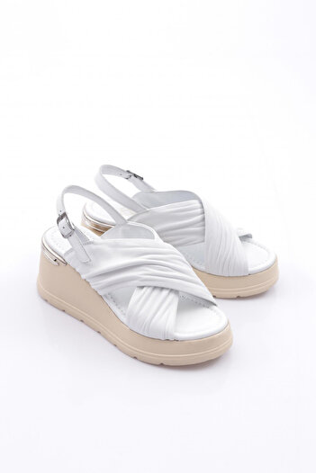 DGN 78-2432 Women's Cross-Strapped Thick Sole Sandals