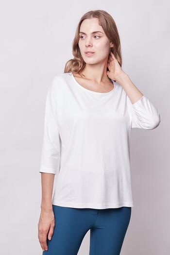 Jument White Women's T-shirt - Non-Wrinkle Span Fabric, Boat Neck, Bat Capri, Three-Quarter Sleeve