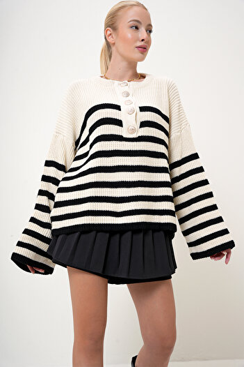 VAGGON Cream Striped Knitwear Winter Sweater - Crew Neck, Gold Button, Prm1090