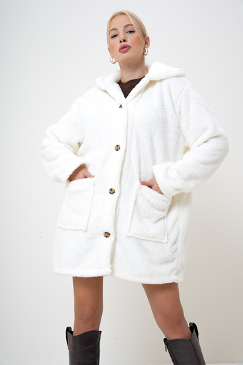 VAGGON Women's Ecru Double Pocket Buttoned Front Oversize Plush Jacket Prm1104