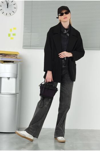 HEQA Black Stamped Wide Collar Coat