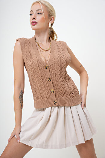 VAGGON Camel Women's Knitted Cardigan - Deep V-Neck and Buttoned Closure Prm1060