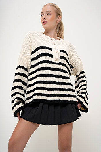 VAGGON Cream Striped Knitwear Winter Sweater - Crew Neck, Gold Button, Prm1090