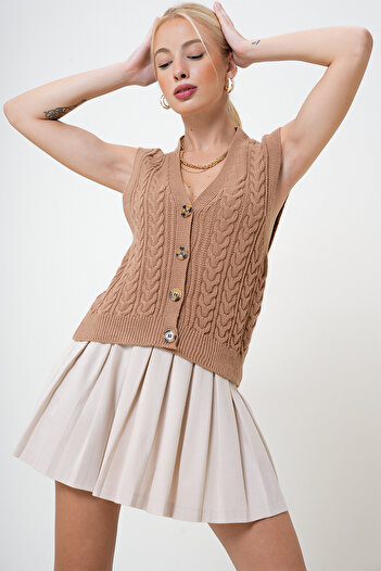 VAGGON Camel Women's Knitted Cardigan - Deep V-Neck and Buttoned Closure Prm1060