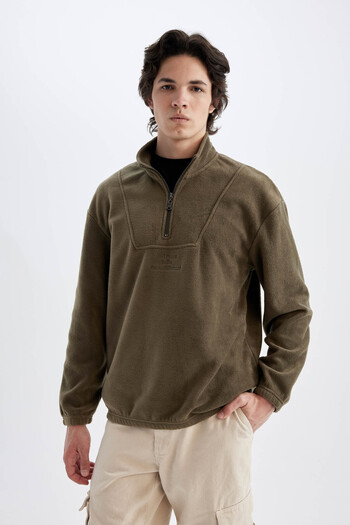 DeFacto Comfort Regular Fit Comfortable Fit Stand Collar Printed Fleece Sweatshirt