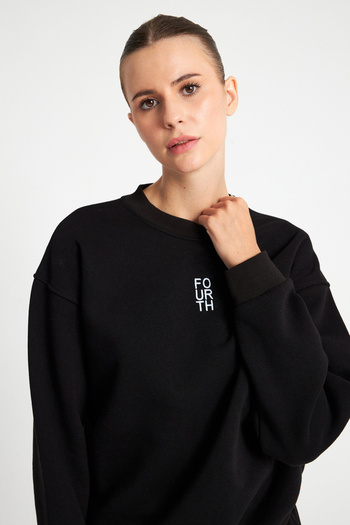 Ecrou Women's Black Crew Neck Fourth Embroidered Oversize Sweat