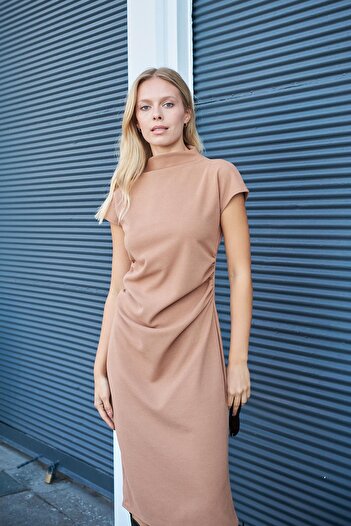 Jument Half-Fisherman Front Gathered Off-Shoulder Below-Knee Slit Lycra Winter Velvet Knitwear Dress-Camel