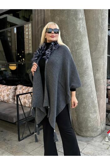 Butik Nilyam Women's Plus Size Fur Collar Poncho Sweat 24641
