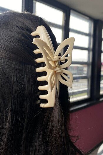 TAKIŞTIR Cataramă cu zăvor de os cu figuri de fluture de culoare crem