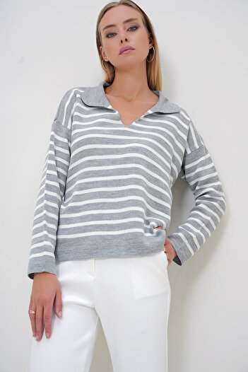 Trend Alaçatı Stili Women's Grey-Striped Polo Collar Half Placket Oversize Knitwear Sweater Alc-X12971