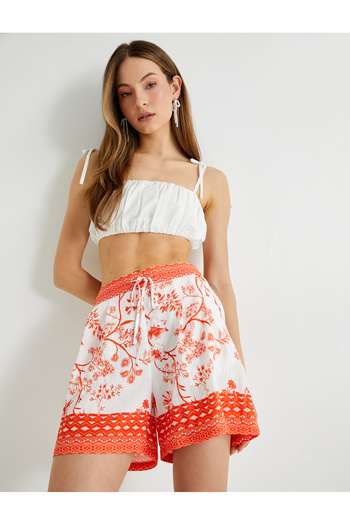 Koton Tuba Unusal - Floral Patterned Pocketed Waist Lace Up Shorts