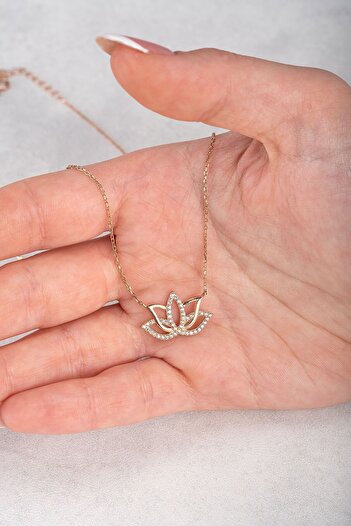 Jewelmim Lotus Çiçeği Kolyesi 18 Ayar Rose Altın Kaplama Çiçekli 925 Ayar Kadın Lotus Çiçeği Gümüş Kolye