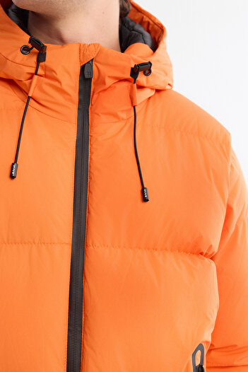 Avva Erkek Turuncu Su İtici Rüzgar Geçirmez -5°C Dayanıklı Kapüşonlu Şişme Comfort Fit Mont B006046