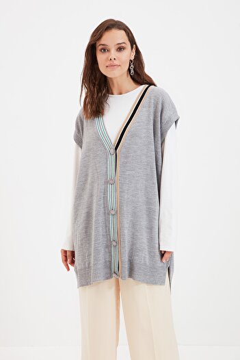Trendyol Modest Grauer Strickpullover mit Streifen und Kragen und detailliertem Ausschnitt TCTAW22UV0002