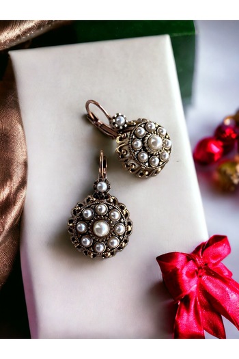 FAYRA ACCESSORIES Daisy Pearl Earrings