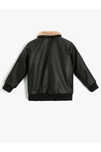 Koton Lederjacke mit Plüschkragen und Reißverschluss – Taschendetail