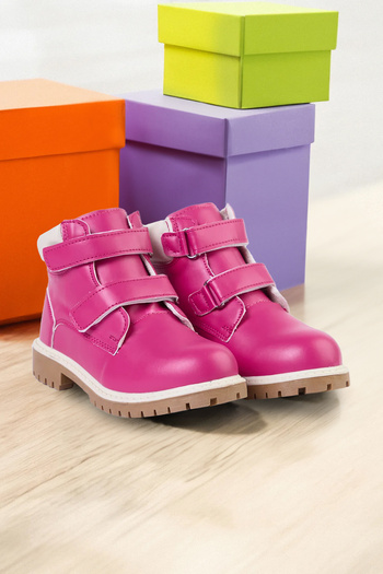 TRENDYOL SHOES Fuchsiové velké/malé dívčí dětské boty na suchý zip TAKAW25BO00047