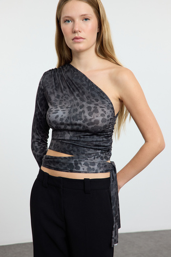 Trendyol Collection Stretch Knitted Crop Blouse - Anthracite Leopard Print, Single Sleeve, Tie Detailed Twoaw23Bz00094