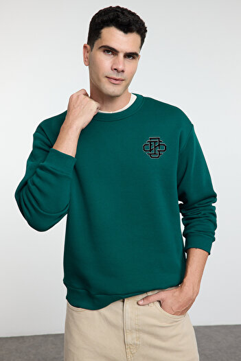 Trendyol Collection Emerald Green Oversize/Wide Cut Embroidery Fleece Inside Crew Neck Sweatshirt Tmnaw25Sw00085
