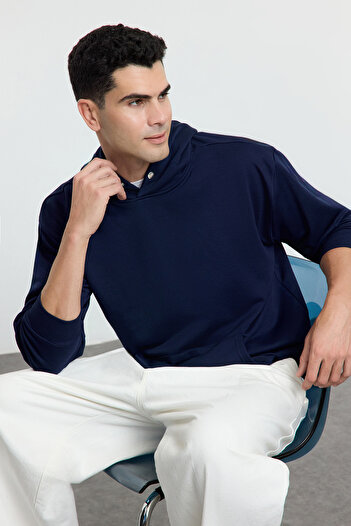 Trendyol Collection Темно-синій світшот оверсайз/широкого крою з капюшоном TMNAW25SW00109