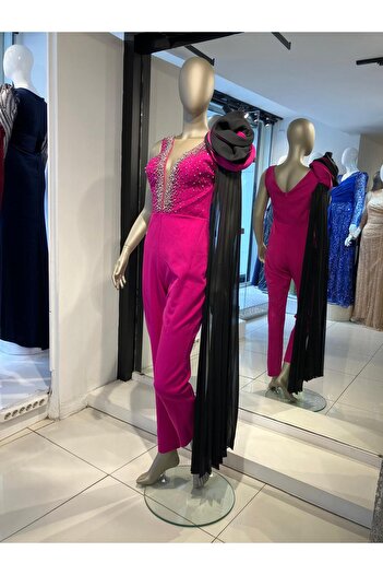 Robes Μαύρο γαρνιρισμένο τριαντάφυλλο στον ώμο με λεπτομέρεια με πέτρα κεντημένο μανίκι με λαιμόκοψη βραδινό φόρεμα