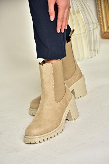Fox Shoes T726981602 Bej Süet Lastikli Kalın Topuklu Kadın Bot