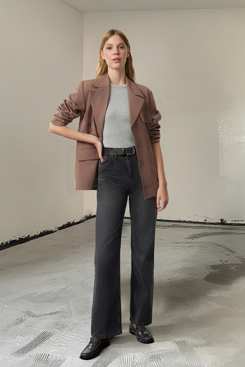 Trendyol Collection Czarne jeansy z wysokim stanem i szerokimi nogawkami Twoaw25Je00077