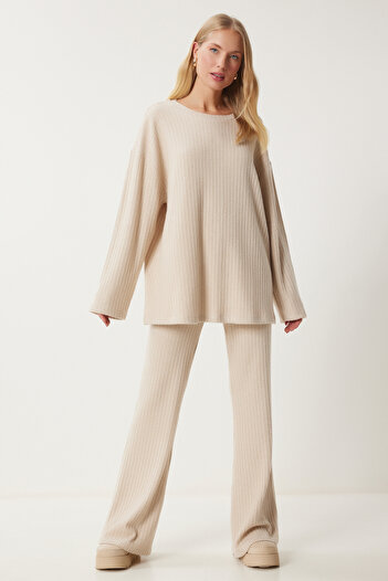 Happiness İstanbul Cremefarbenes, bequemes, geripptes, gestricktes Blusen- und Hosen-Set für Damen RG00047