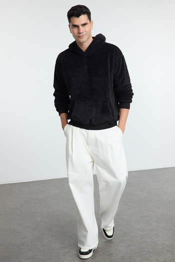 Trendyol Collection Černá oversize/široký střih Basic teplá plyšová mikina s kapucí Tmnaw25Sw00106