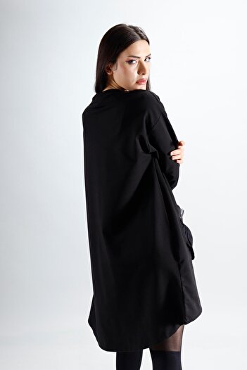 shE tekstil Φόρεμα μακρύ oversize με κεντημένη τσέπη σε μαύρο χρώμα