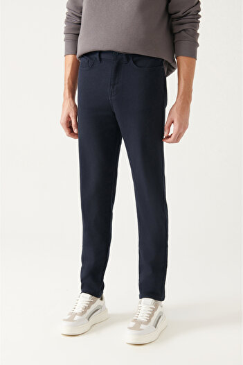 Avva Чоловічі сині базові бавовняні брюки Slim Fit з 5 кишенями B003007
