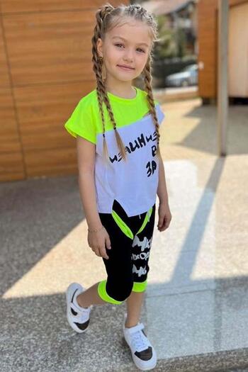 Riccotarz Girl's Text Printed Neon Yellow Capri Shorts Set