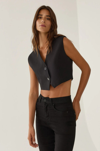 Hiccup V-Neck Fitted Short Vest