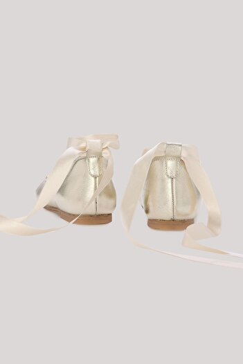 Tyess Bg Store Girl's Gold Shoes