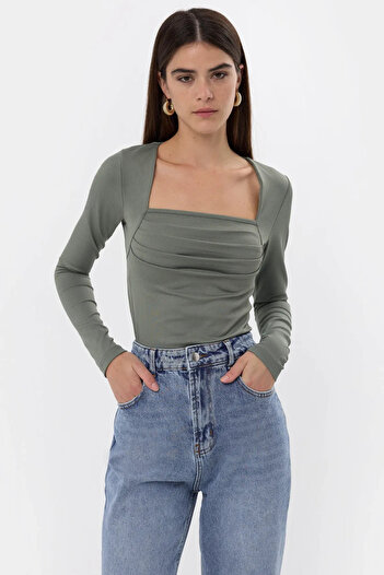 Hiccup Gathered Blouse