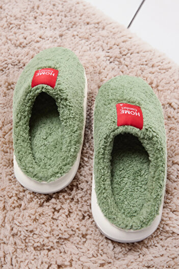 TRENDYOL SHOES Zöld plüss szőtt címke részletes női beltéri papucs TAKAW25ER00012
