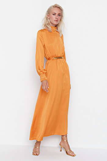 Trendyol Modest Πορτοκαλί γιακά και μανσέτα Λεπτομερές υφαντό βραδινό φόρεμα με ζώνη TCTSS22EB0142