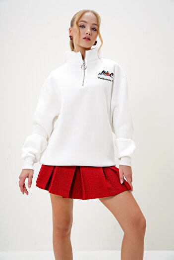 Trend Alaçatı Stili Women's Ecru Half Turtleneck Zippered Front Embroidered Ribbed Inside Sweatshirt Alc-X13087