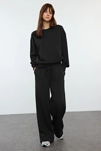 Trendyol Collection Άνετο μαύρο πλεκτό φούτερ και φούτερ με φαρδιά πόδι - TWOAW25EM00004