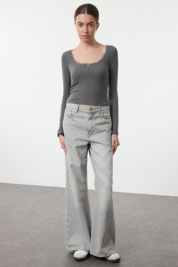 Trendyol Collection Antracitová krajková blůza s čtvercovým výstřihem - Twoaw25Bz00007