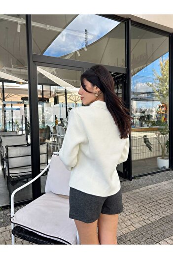 Puella Kadın Altın Düğmeli Cep Detaylı Blazer Crop Caket Kadın Hırka