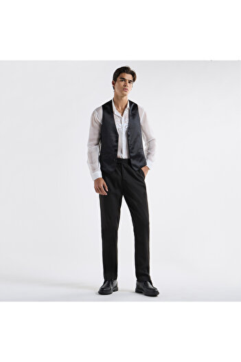 FAV Sleeveless Waistcoat With Concealed Button Placket