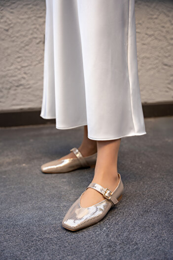 LAMİNTA Lodie Gold Shiny Sequin Detailed Buckle Women's Ballerinas