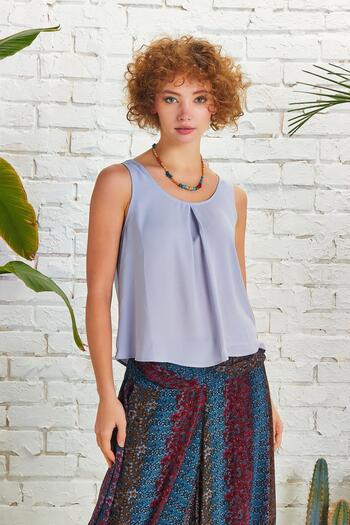 Los banditos Front Pleat Detail Degaje Back Low-cut Blouse