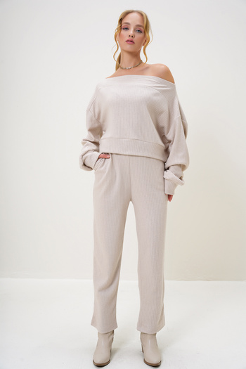 Trend Alaçatı Stili Women's Stone Interlock Fabric Madonna Collar Crop Sweat and Elastic Leg Trousers Set Alc-X13075